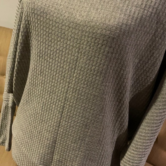 REBORN J grey thermal drop shoulder super cute top - Picture 4 of 5